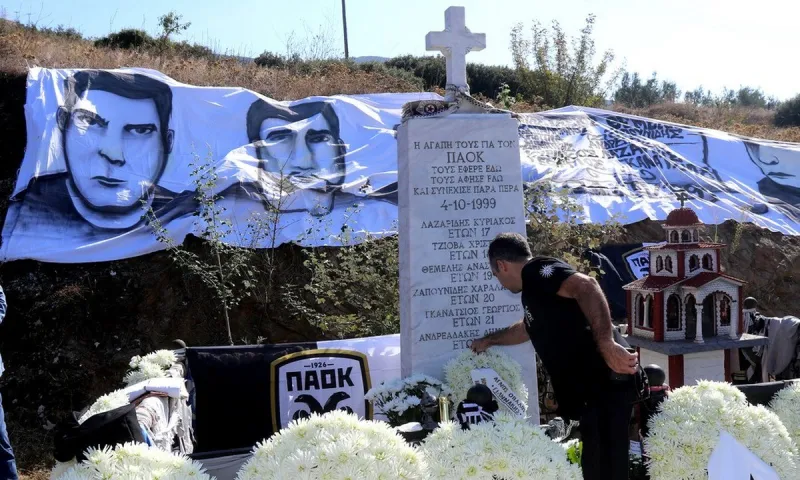 ΠΑΟΚ για Τέμπη: «Η μνήμη δεν σβήνει - Τα έξι παιδιά ήταν, είναι και θα είναι μαζί μας»