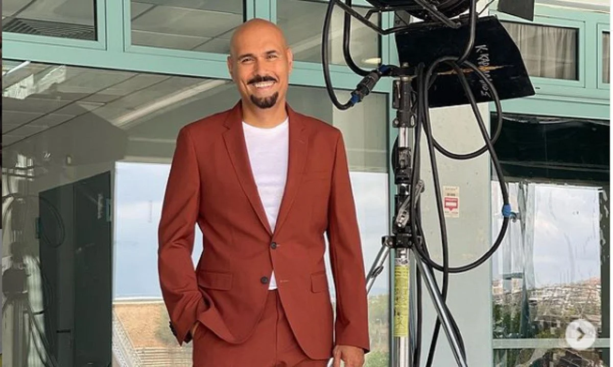 Ο κριτής του GNTM 4 Δημήτρης Σκουλός στα γυρίσματα του ριάλιτι μόδας