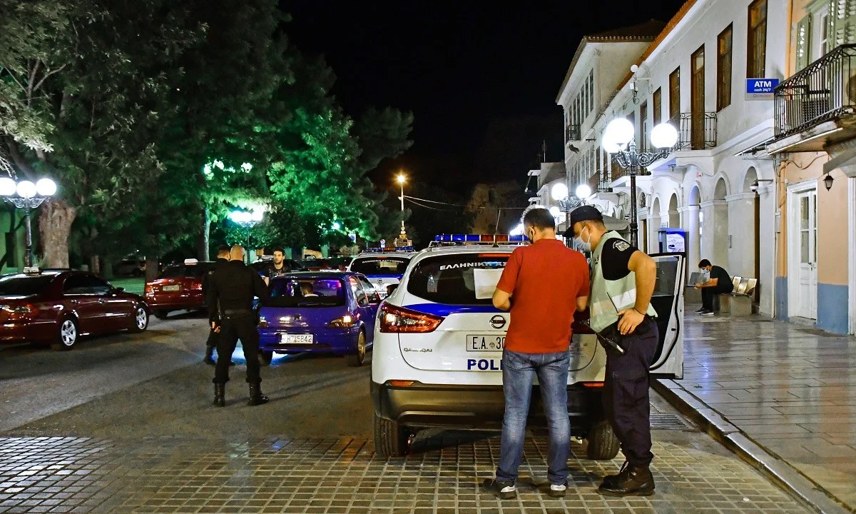 Κορονοϊός: Η επιστροφή στην κανονικότητα είναι κάτι που το έχουμε ακούσει αρκετές φορές κατά την διάρκεια της πανδημίας. Αυτή τη φορά η κυβέρνηση εξετάζει νέα μέτρα ελευθερίας ακόμα και στις λεγόμενες «κόκκινες» περιοχές. 