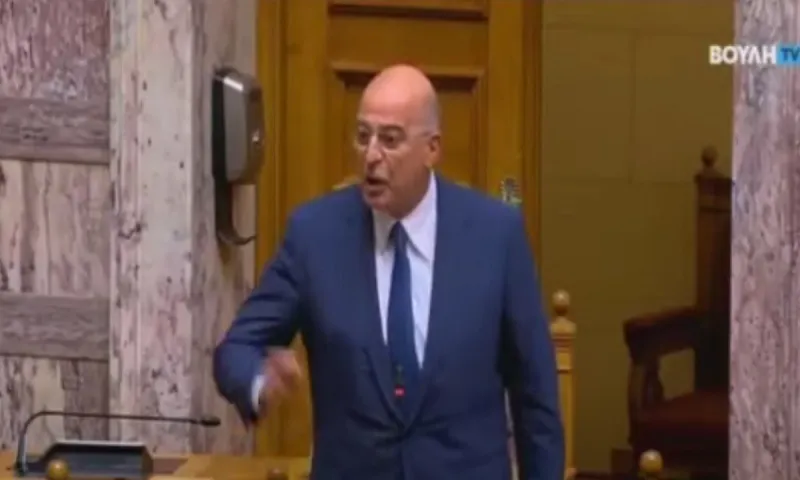Άγριο χώσιμο του Δένδια στον Μπογδάνο μέσα στη Βουλή