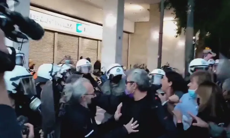 Επεισόδια στο πανεκπαιδευτικό συλλαλητήριο στο Σύνταγμα