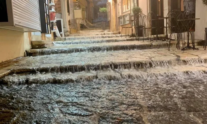 Κακοκαιρία «Αθηνά»: Η ισχυρή καταιγίδα έπληξε το Ιόνιο- Πλημμύρισε η Κέρκυρα! (vid)