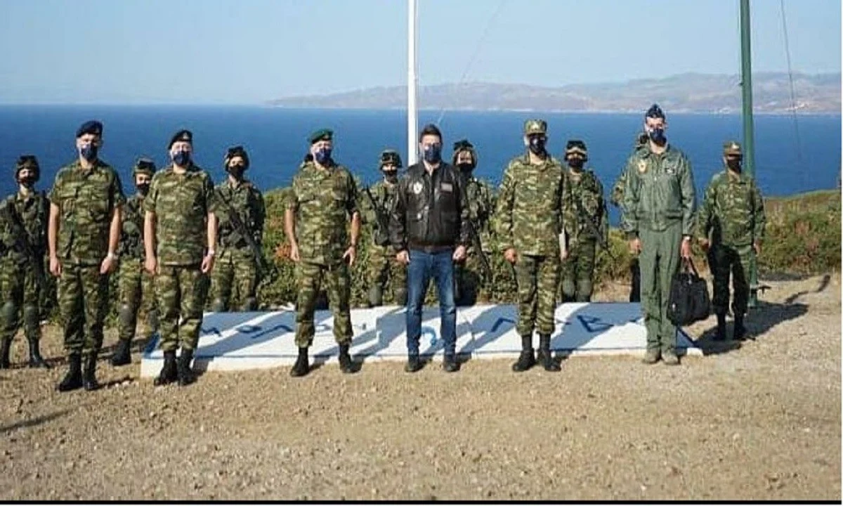 Toύρκοι: Επίτηδες πόζαρε ο Χαρδαλιάς με την Σμύρνη από πίσω του