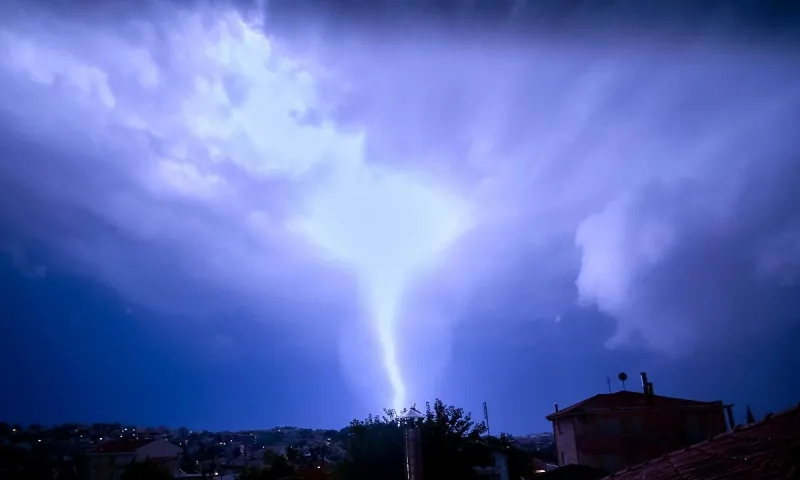 Κακοκαιρία Αθηνά: Μετά τις φωτιές θέμα χρόνου να πνιγεί η Εύβοια!