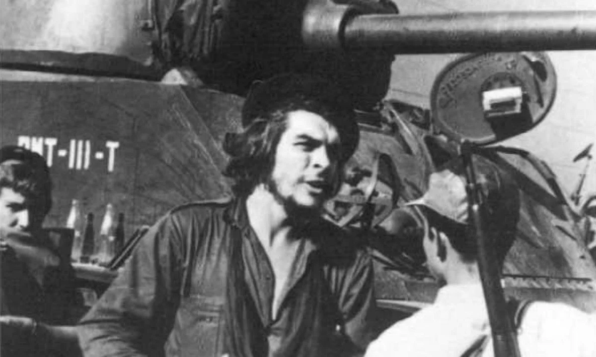 Ήταν Κυριακή 9 Οκτωβρίου του 1967, όταν ο Αργεντίνος αντάρτης Ερνέστο Τσε Γκεβάρα θα έπεφτε νεκρός από τις σφαίρες του βολιβιανού στρατού σε ηλικία 39 ετών.