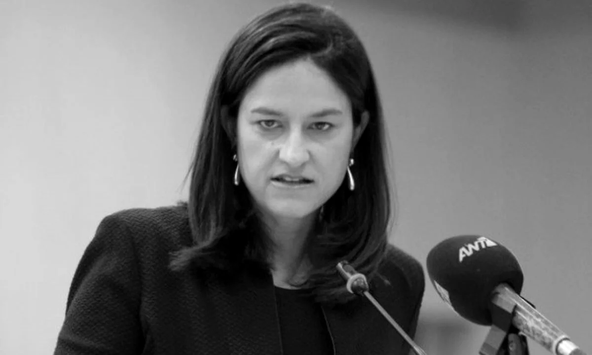 Η κυβέρνηση θέλει να αποκτήσει τον πλήρη έλεγχο των εκπαιδευτικών, ο οποίος θα επεκτείνεται ακόμα και στις πολιτικές ή θρησκευτικές πεποιθήσεις. Ουσιαστικά, η Νίκη Κεραμέως προωθεί ένα νέο θεσμικό σύστημα «φακελώματος».