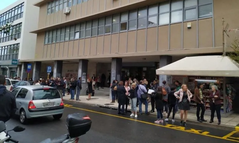 Σεισμός - Κρήτη: Τρομοκρατημένοι οι κάτοικοι από τη νέα σεισμική δόνηση - Βγήκαν σε δρόμους και πάρκα (pics)