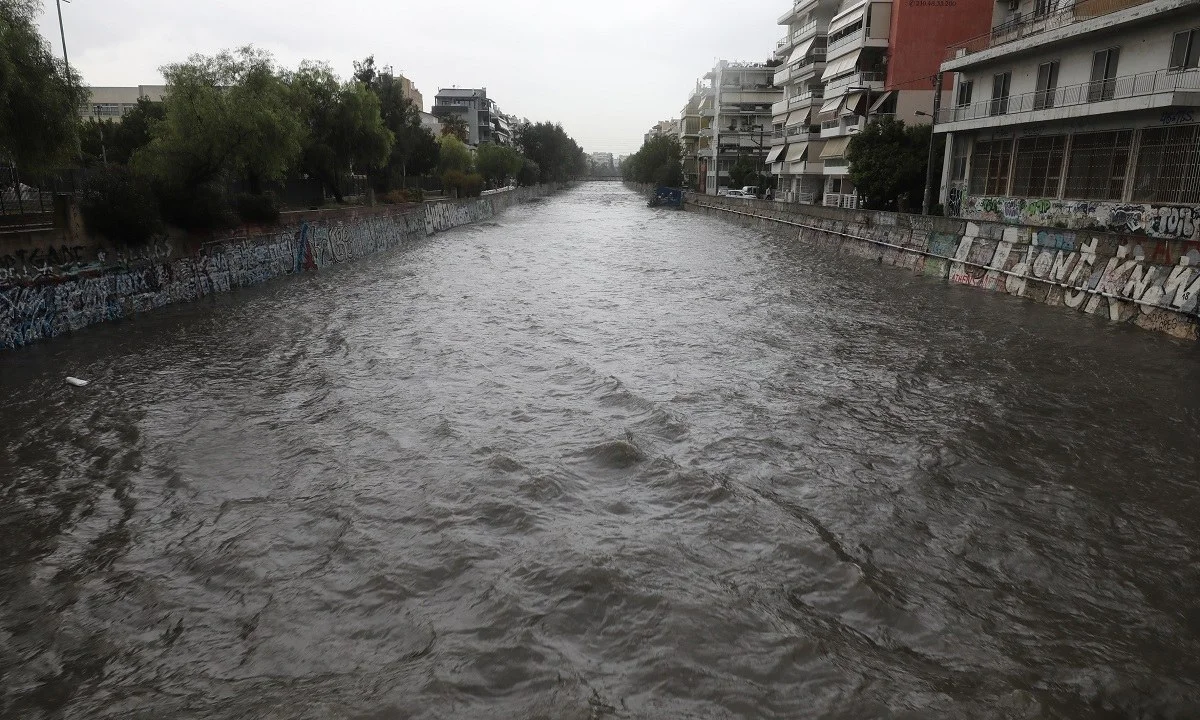 Απειλητική για δεύτερη ημέρα είναι η κακοκαιρία Μπάλλος, τη στιγμή που ο καθηγητής διαχείρισης φυσικών καταστροφών Ευθύμιος Λέκκας έστειλε το δικό του μήνυμα.