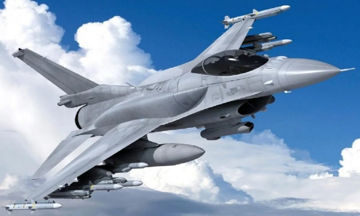 Αεροσκάφος τύπου F-16 της πολεμικής αεροπορίας κατέπεσε στην Ανδραβίδα την Πέμπτη (18/11). Σώος ο πιλότος που πρόλαβε να διαφύγει.