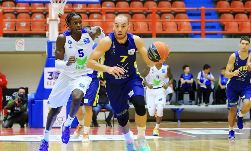 Λάρισα- Λαύριο 66-75 :  Με τον αέρα μεγάλης ομάδας