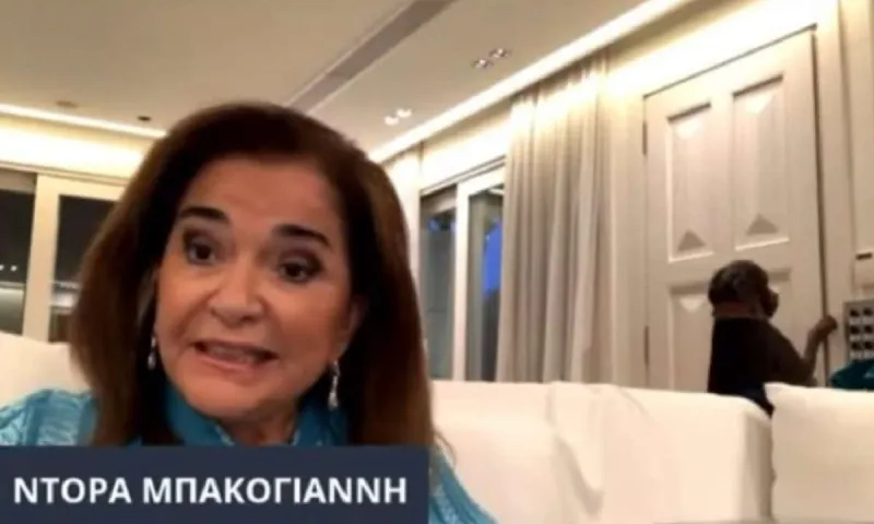 Ντόρα Μπακογιάννη: Ο σκύλος της «δραπετεύει» με τον πιο απολαυστικό τρόπο!