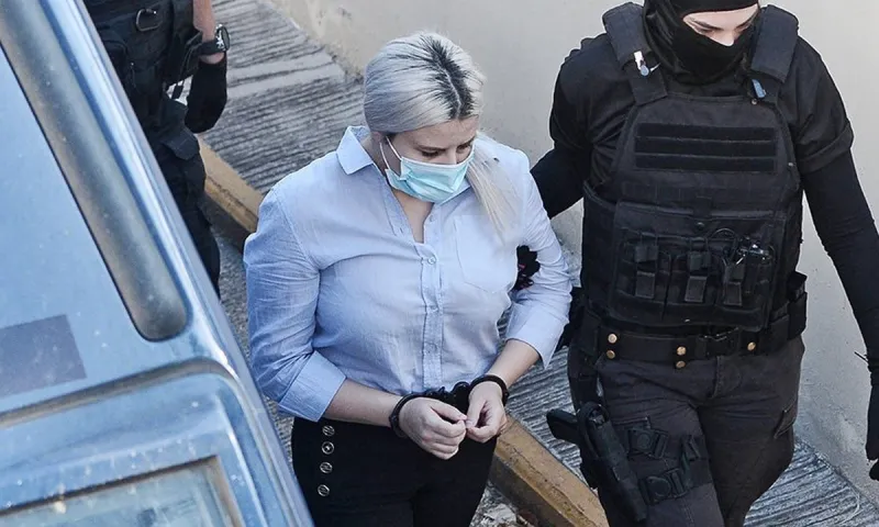 Βιτριόλι - Έφη Κακαράντζουλα: «Ε, μου γύρισαν τα μάτια, μου γύρισε το κεφάλι, το κάνα»
