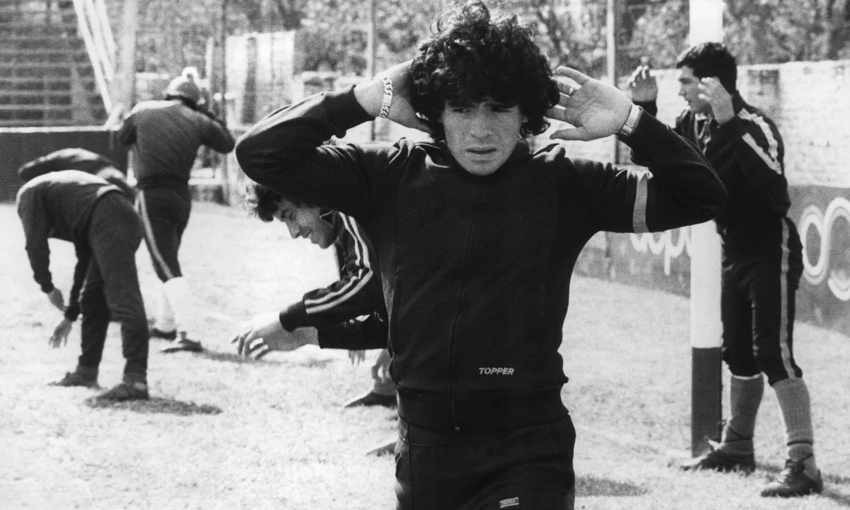 Το ημερολόγιο έδειχνε 20 Οκτωβρίου του 1976. Δέκα μέρες πριν ο Ντιέγκο Μαραντόνα γιορτάσει τα 16α γενέθλιά του, ξεκίνησε την... καταμέτρηση στα γκολ.