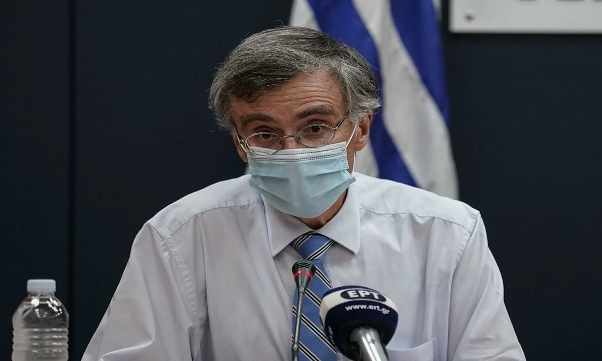 Ο καθηγητής Τσιόδρας «ξέχασε» να παρουσιάσει μελέτες για τις χιλιάδες ζωές που χάθηκαν λόγω της αποτυχημένης διαχείρισης της πανδημίας, που επόπτευε ο ίδιος.