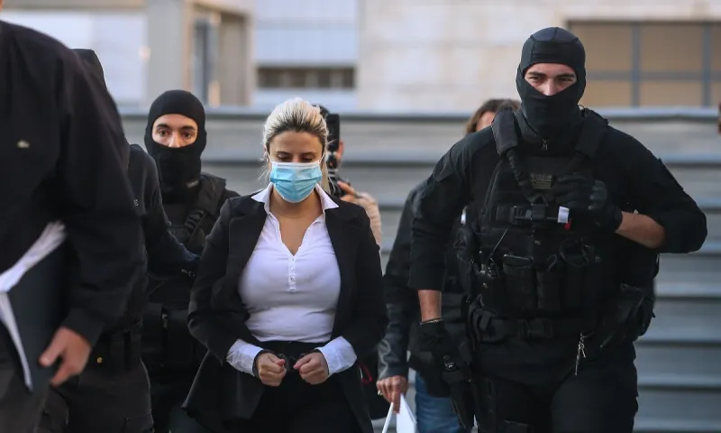 Επίθεση με βιτριόλι: Την ενοχή της Έφης Κακαράντζουλα για απόπειρα ανθρωποκτονίας προτείνει ο εισαγγελέας!