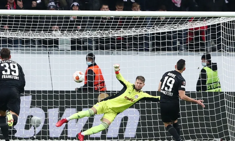 Άιντραχτ Φρανκφούρτης - Ολυμπιακός 3-1:  Πλήρωσε τα λάθη, έχασε την κορυφή, αλλά η πρόκριση είναι ανοικτή (vids)