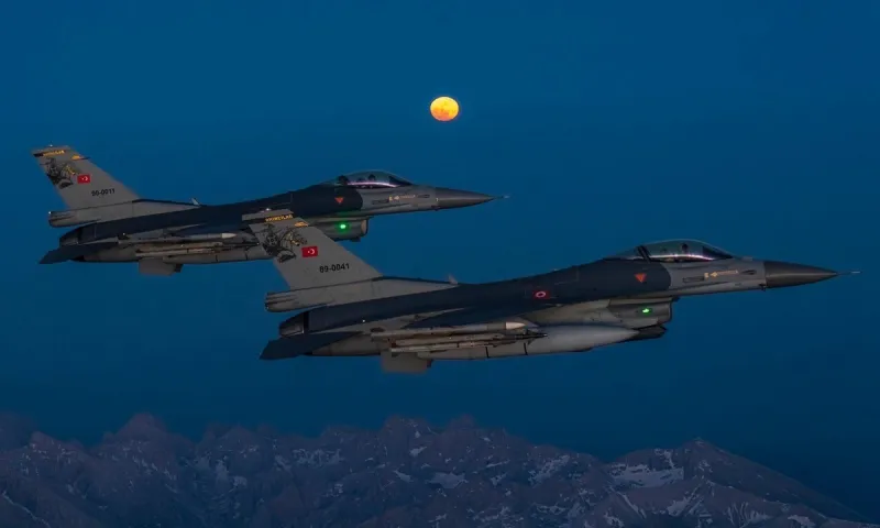 Ελληνοτουρκικά: Βόλτες κάνουν τα τουρκικά drone στο Αιγαίο