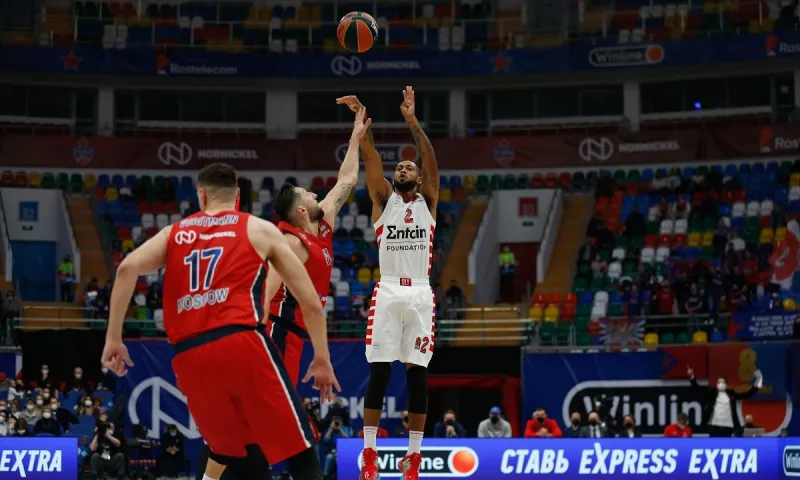 ΤΣΣΚΑ- Ολυμπιακός 88-82: Ο Κλάιμπερν είχε βοήθεια, ο Ντόρσεϊ δεν είχε