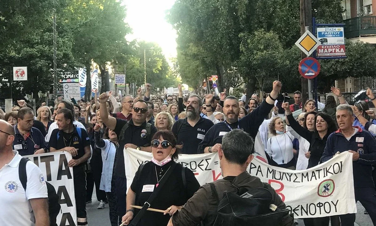 Δυναμική σε όγκο και παλμό συγκέντρωση κατά του υποχρεωτικού εμβολιασμού έκαναν οι υγειονομικοί υπάλληλοι την Παρασκευή (22/10).