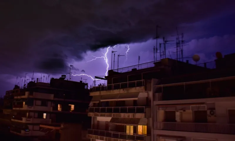 Καιρός σήμερα: «Βόμβα» για νέο μεσογειακό κυκλώνα - Πότε φτάνει στην Ελλάδα!