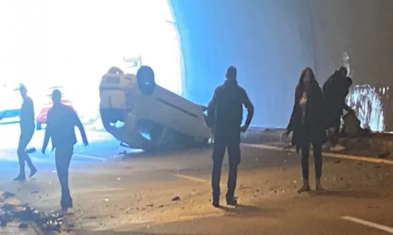 Απίστευτο τροχαίο στην Εγνατία: Αναποδογύρισε αυτοκίνητο (pic)