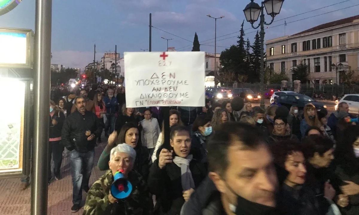 Για ένα ακόμη Σάββατο οι Υγειονομικοί υπάλληλοι διαδήλωσαν κατά του υποχρεωτικού εμβολιασμού κάνοντας και πορεία προς τη Βουλή.
