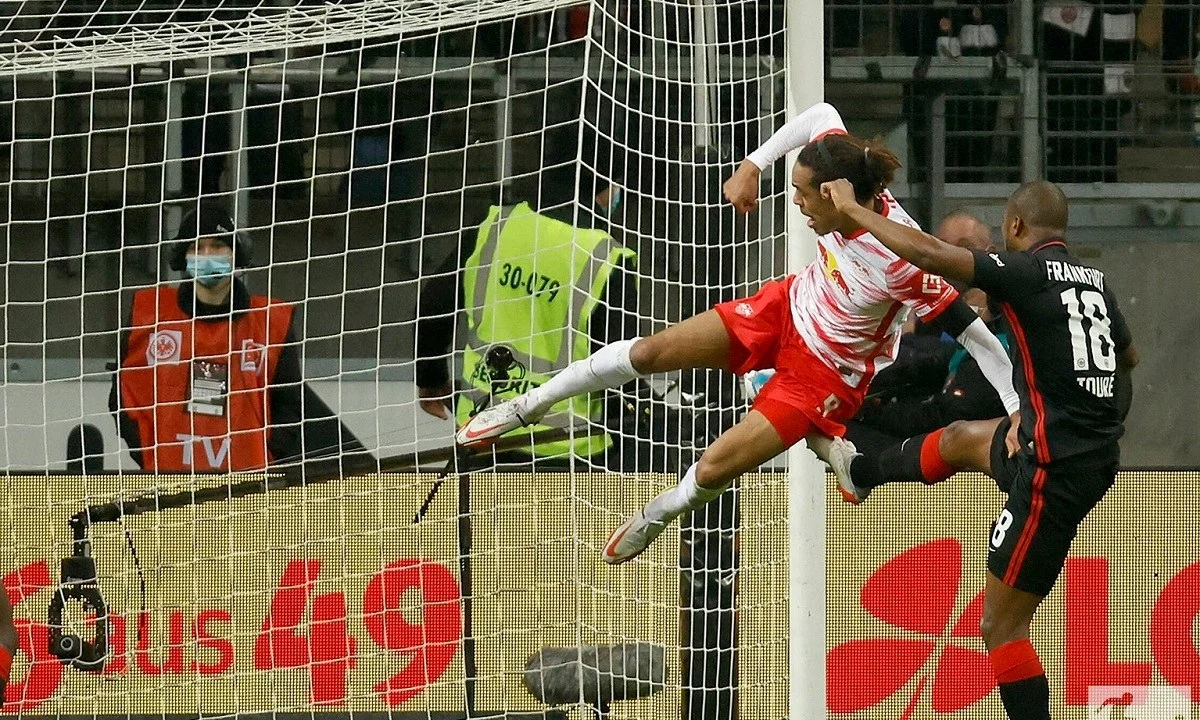 Άιντραχτ Φρανκφούρτης - Λειψία 1-1: Με μια... καρατιά, ο Γιουσούφ Πόουλσεν άνοιξε το σκορ, αλλά ο Τούτα ισοφάρισε για τους αετούς