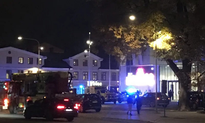 Σουηδία: Έπεσε σε δύο θεατές από τον 7ο όροφο - Δύο νεκροί