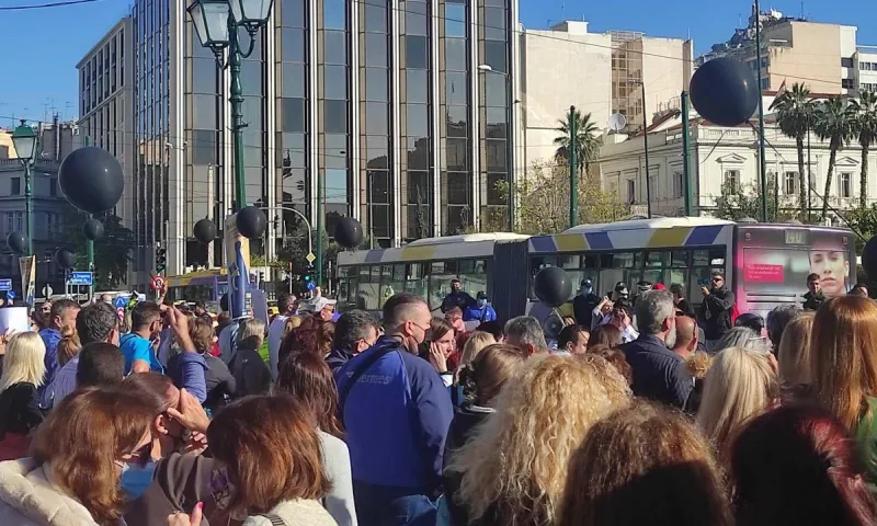 Συγκέντρωση διαμαρτυρίας υγειονομικών κατά της υποχρεωτικότητας στο Σύνταγμα (φωτό + video)