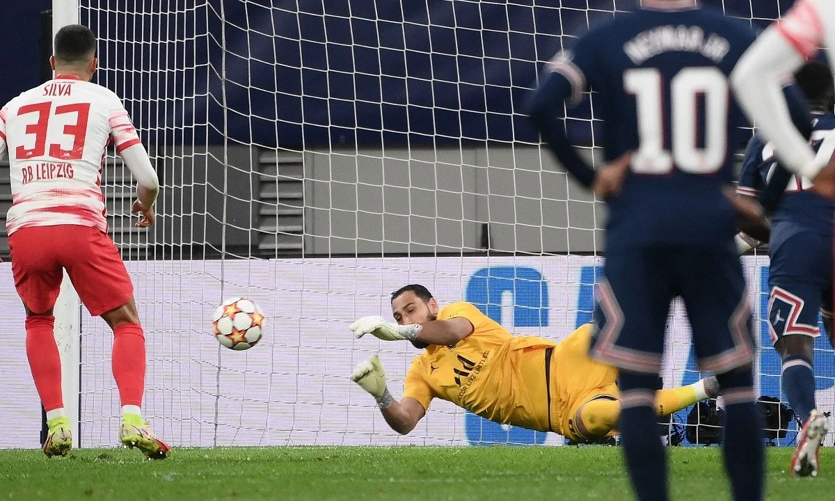 Η Λειψία είχε την ευκαιρία να προηγηθεί με 2-0, αλλά ο Ντοναρούμα είχε αντίθετη άποψη