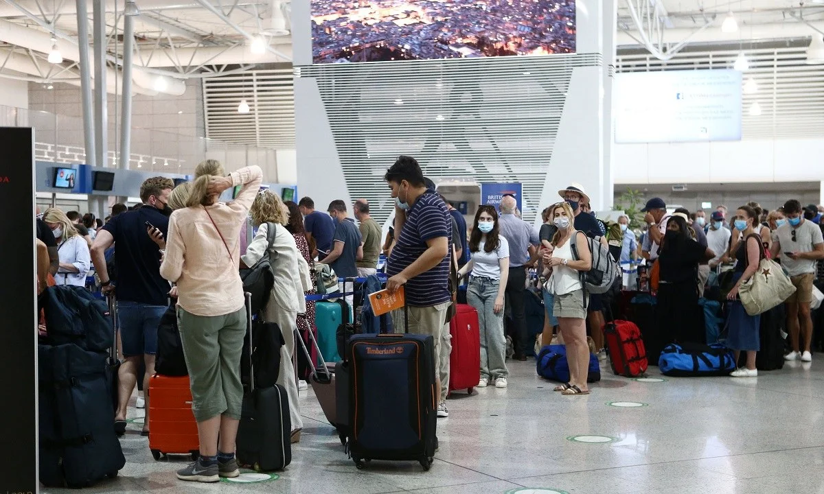 Αρκετά αεροπορικά δρομολόγια με προορισμό την Αθήνα, προσγειώθηκαν στη Θεσσαλονίκη και το Ηράκλειο λόγω πυκνής ομίχλης.