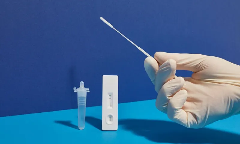 Φαρμακοποιός σταμάτησε να κάνει rapid test για να δώσει τέλος στον φόβο