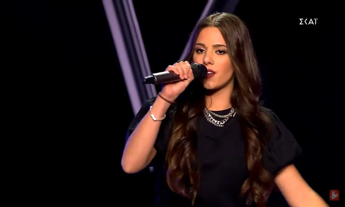Η Ιόλη εντυπωσίασε στη σκηνή του The Voice.