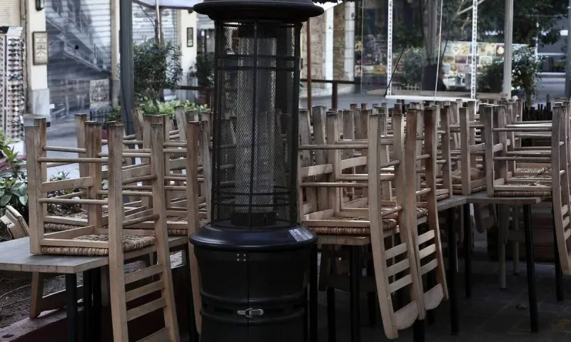 Πάτρα: Διαμαρτύρονται οι επιχειρηματίες της εστίασης και κλείνουν τα μαγαζιά τους!