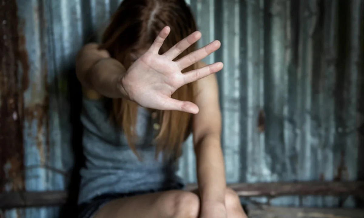 Νάρκωσαν και βίασαν 24χρονη στην Ομόνοια