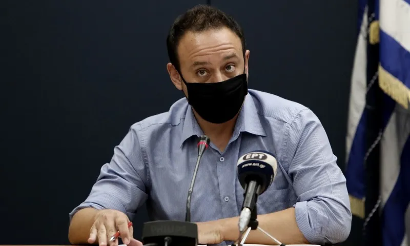Μπάχαλο με τα εμβόλια της γρίπης και του κορονοϊού - Άλλα λέει η επιτροπή και άλλα ο Μαγιορκίνης