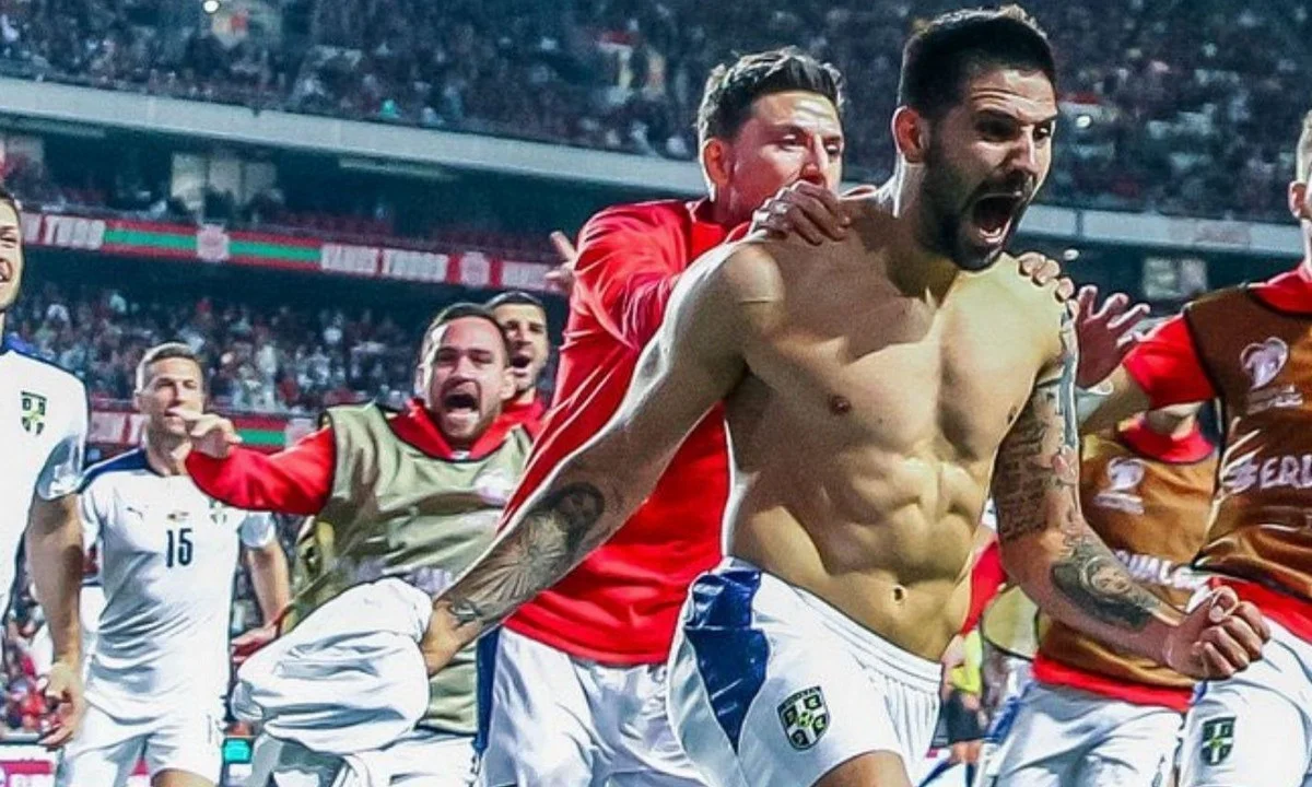 Σερβία: Πήρε «φωτιά» το πέταλο - Παράνοια στην κερκίδα των Σέρβων στο γκολ του Μίτροβιτς (vid)