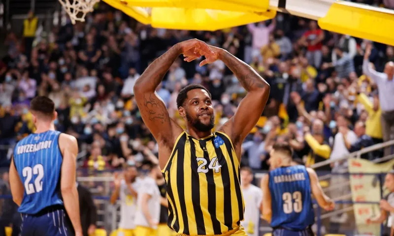 Τζέιμς Κέλι: Ο παίκτης με τα 80 double double στην καριέρα του!