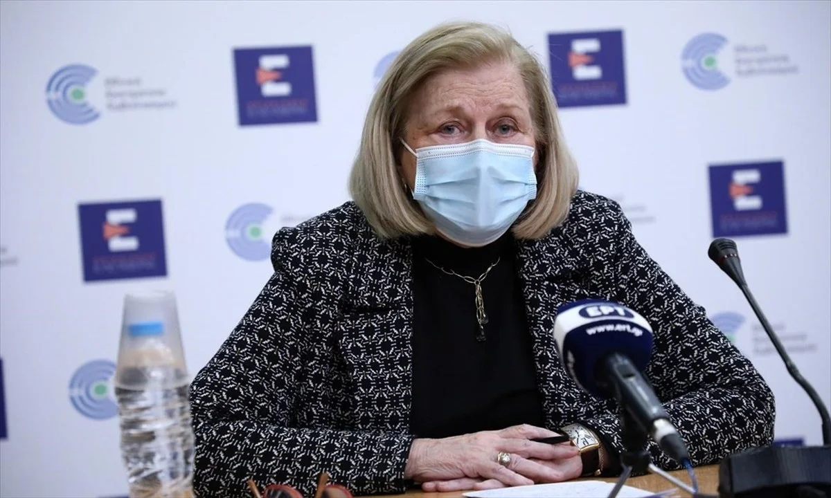 H Μαρία Θεοδωρίδου δήλωσε στην καθιερωμένη ενημέρωση του υπουργείου Υγείας, πως παρά την αρχική αισιοδοξία, τα εμβόλια δεν μπορούν να επιτύχουν σημαντική μείωση της διασποράς.