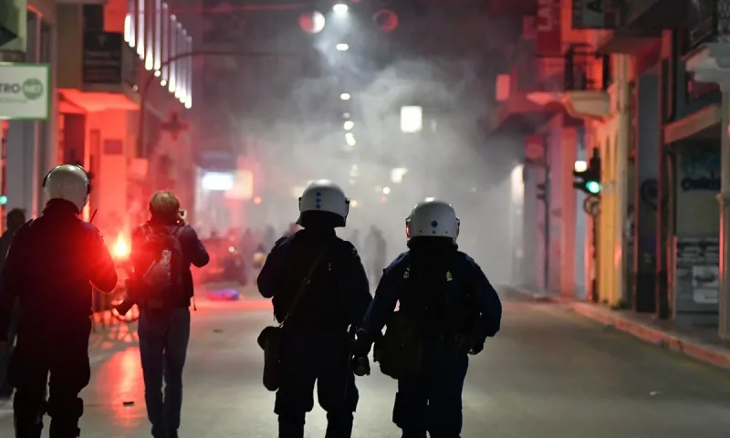 Πολυτεχνείο: Επεισόδια μετά την πορεία σε Εξάρχεια, Θεσσαλονίκη, Πάτρα