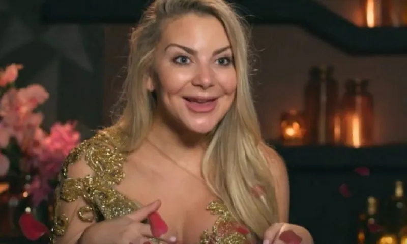 The Bachelor: Η Αθηνά έφαγε λουλούδια και το Twitter την «στόλισε»