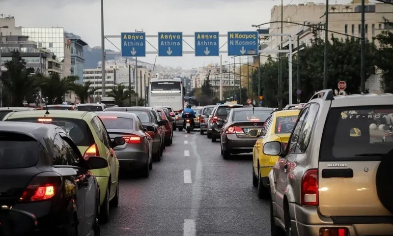 Αθήνα: Κυκλοφοριακό χάος στην πρωτεύουσα - «Κατακόκκινο» το κέντρο (pics)