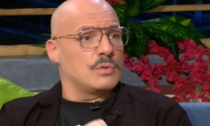 Νίκος Μουτσινάς: «Προσπαθώ εδώ και ένα χρόνο να υιοθετήσω παιδί»