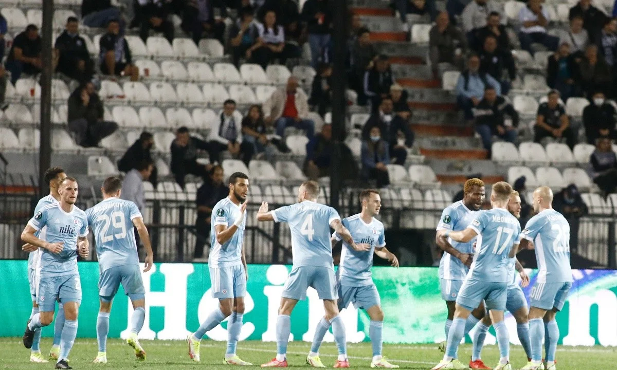 Η απόφαση να διεξαχθεί το Σλόβαν Μπρατισλάβας – ΠΑΟΚ κεκλεισμένων των θυρών συνεχίζει να απασχολεί έντονα τους γηπεδούχους.