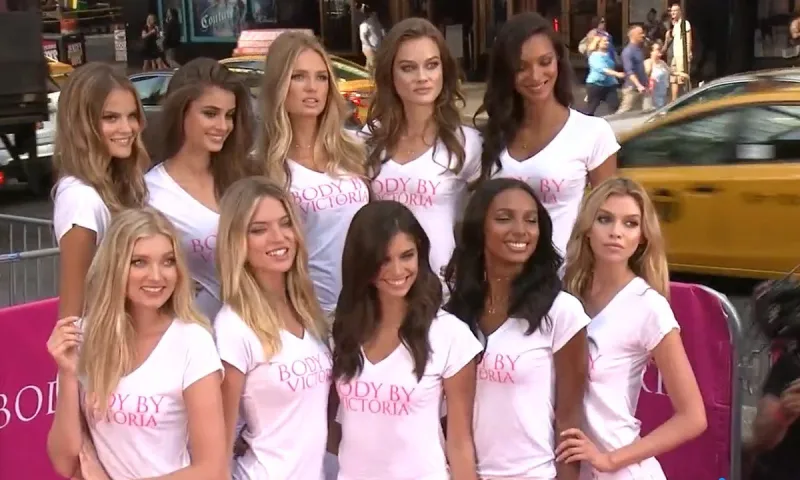 Έμεινε από γυναικεία εσώρουχα η Victoria's Secret