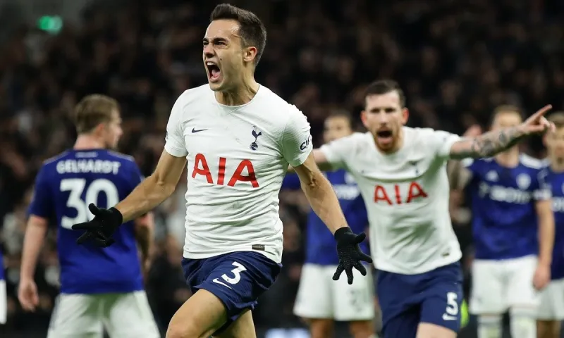 Τότεναμ - Λιντς 2-1: Με ανατροπή η πρώτη νίκη του Κόντε