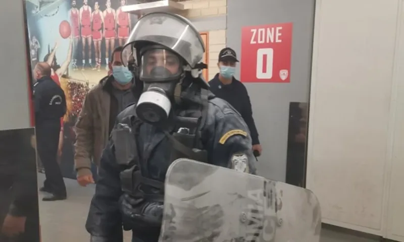 Ολυμπιακός- Παναθηναϊκός: Καταγγέλλει επίθεση με μαχαίρια στη φυσούνα η αστυνομία