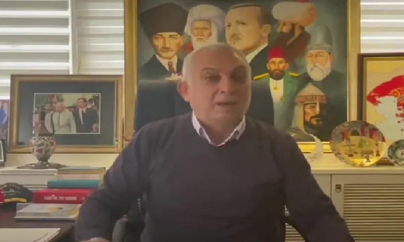 Τούρκος στην Ελλάδα με προκλητικό χάρτη - Τι υποστηρίζει