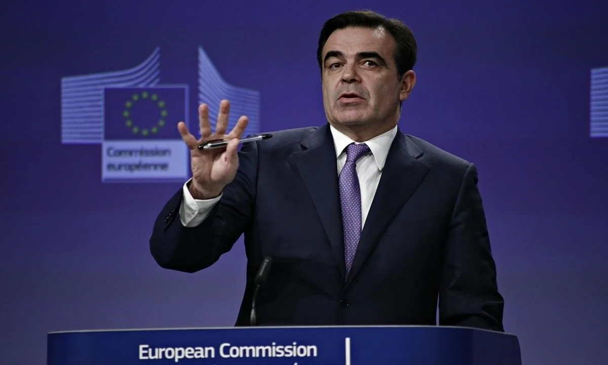 Ο Αντιπρόεδρος της Κομισιόν, Μαργαρίτης Σχοινάς, ομολόγησε πως υπάρχουν ήδη 8-9 εγκεκριμένες θεραπείες για covid, άλλα δεν χρησιμοποιούνται αν δεν τελειώσουν οι εμβολιασμοί!