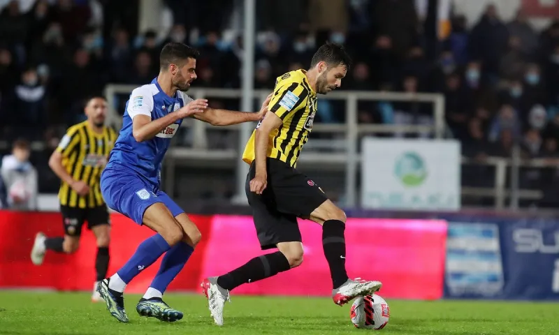 Βαθμολογία Super League: Ο Σάκχοφ κράτησε την ΑΕΚ κοντά στον Ολυμπιακό!